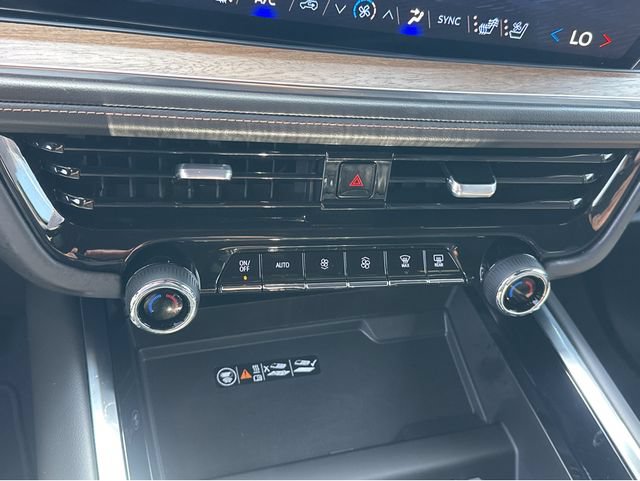 Certified 2025 Chevrolet Tahoe High Country AWD/4WD image 23