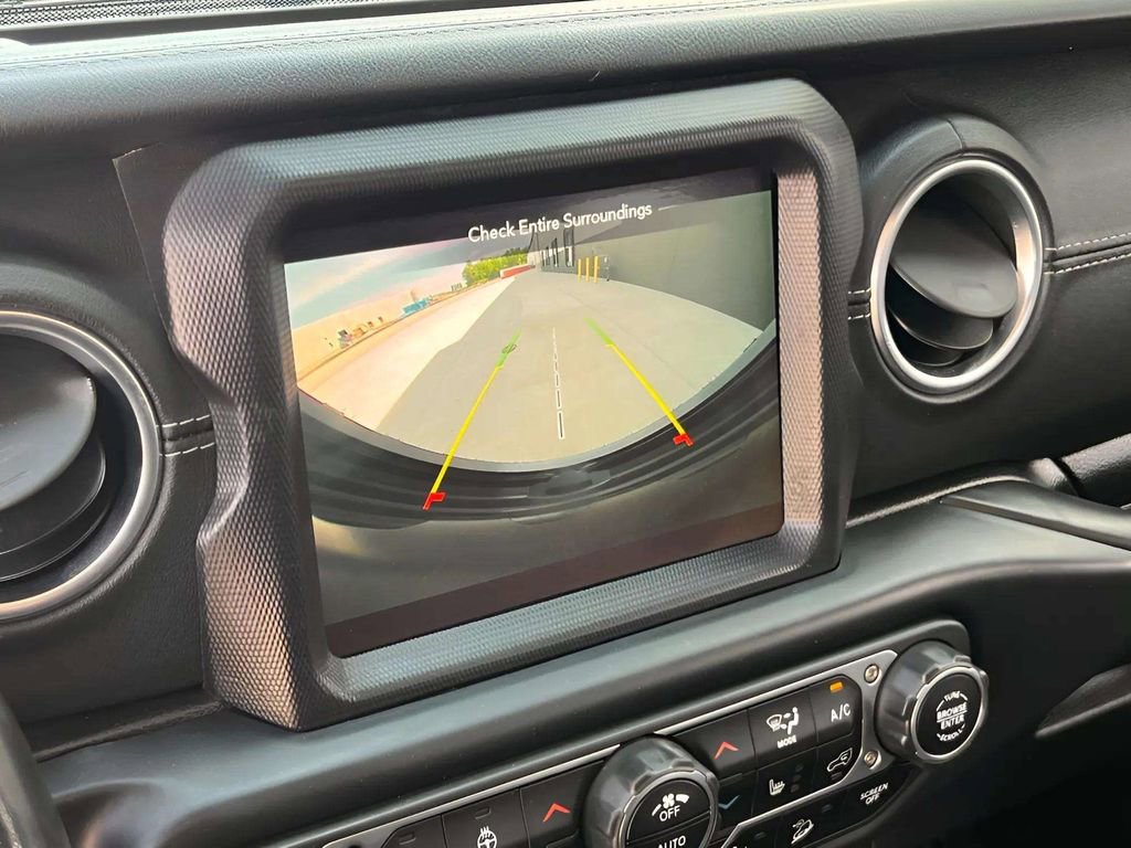 Used 2020 Jeep Wrangler Unlimited Sahara w/ Uconnect 4C Nav & Sound Group AWD/4WD image 20