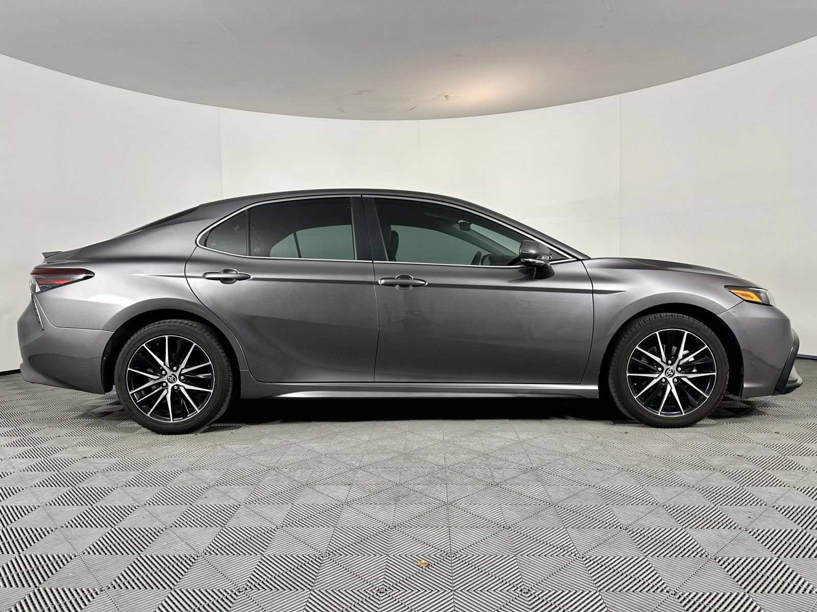 Used 2023 Toyota Camry SE FWD image 21