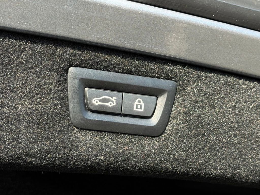 Used 2022 BMW 840i Coupe w/ Driving Assistance Package image 11