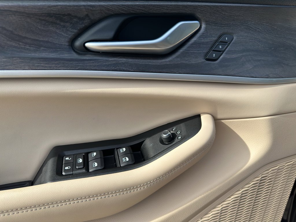 Used 2024 Jeep Grand Cherokee L Limited w/ Trailer Tow Package image 10