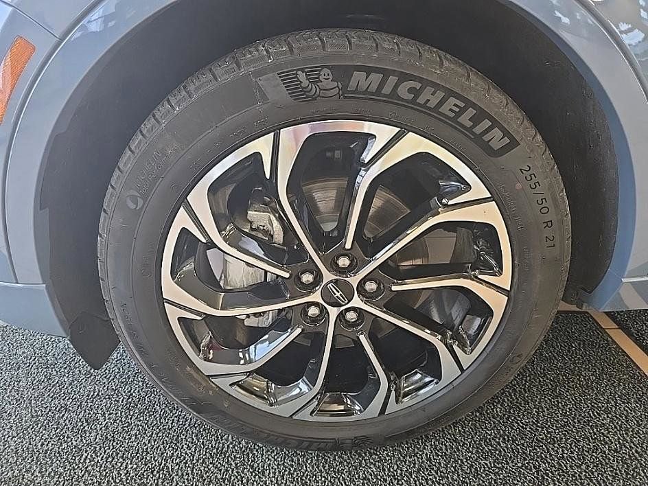 Used 2025 Lincoln Nautilus Reserve image 46