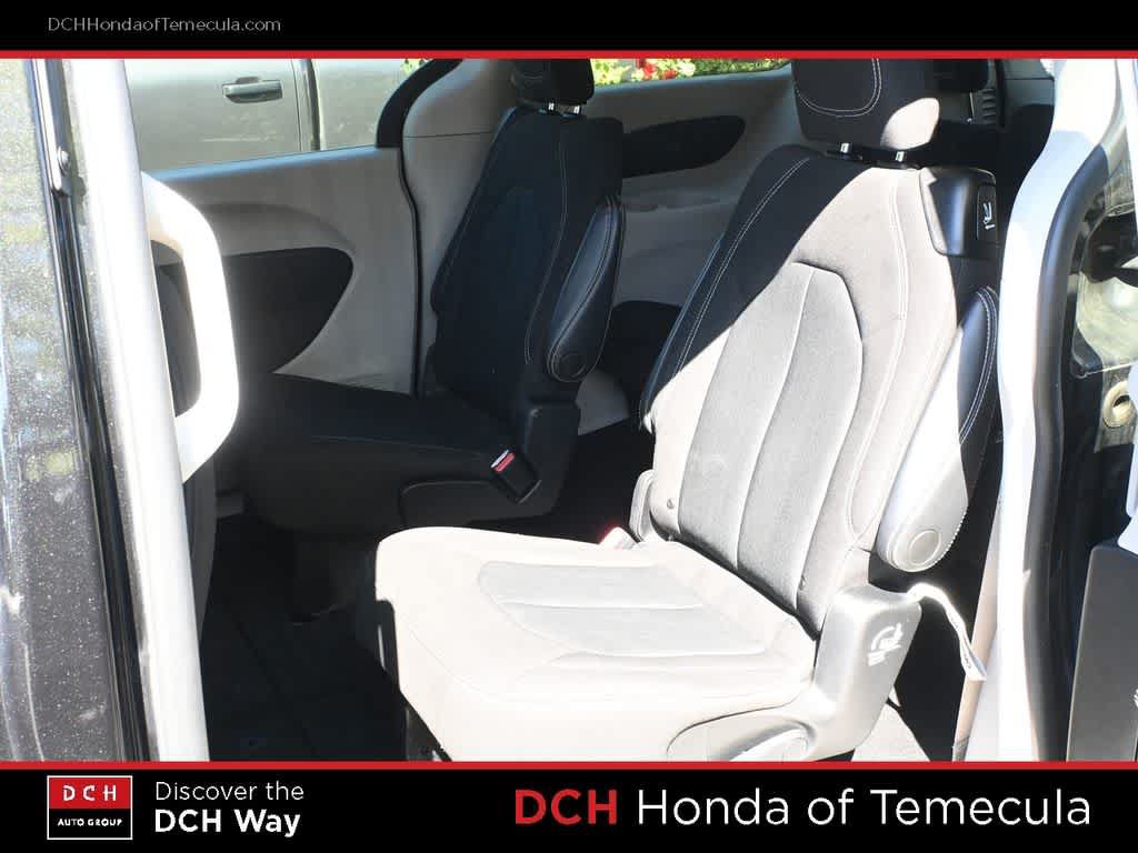Used 2023 Chrysler Voyager LX FWD image 19
