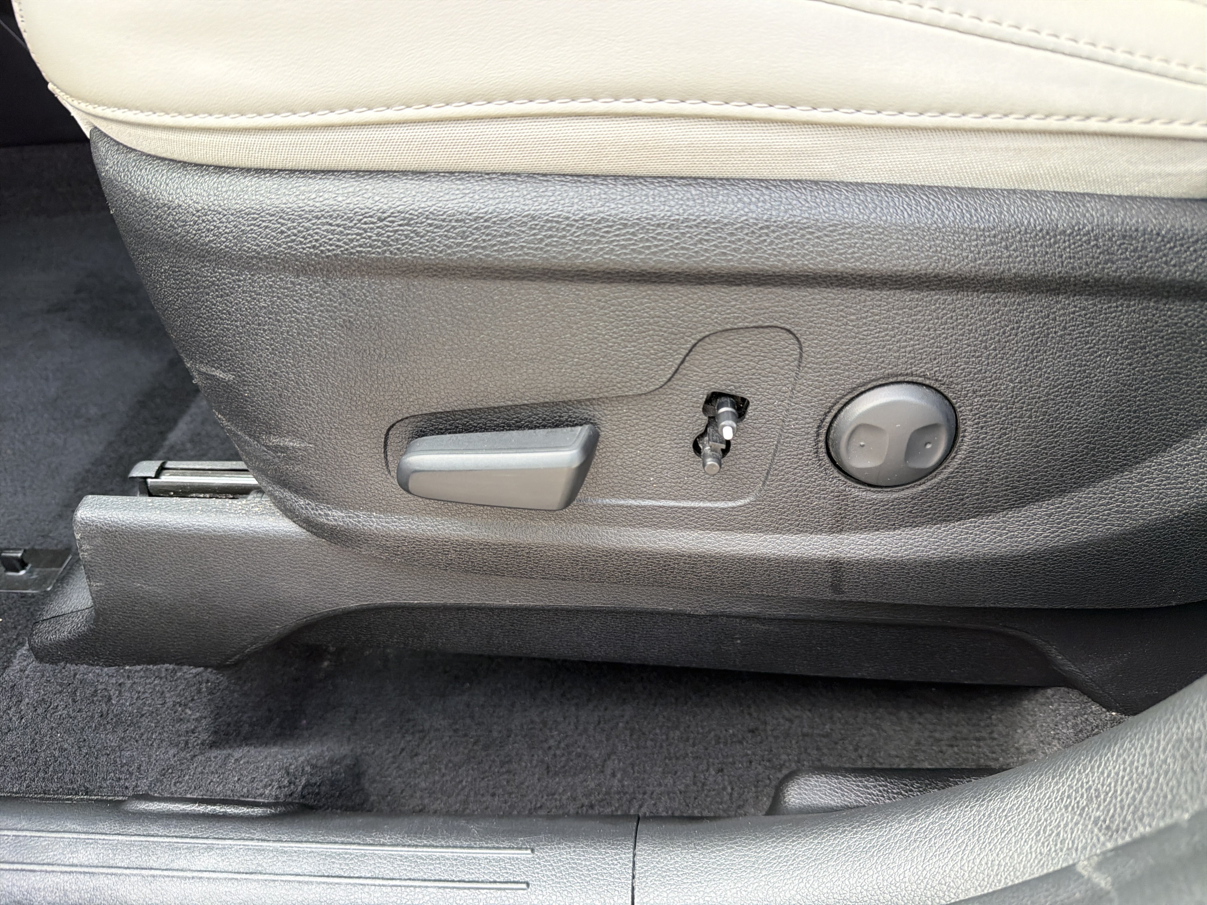 Certified 2024 Kia Telluride S w/ S Sunroof Package FWD image 28