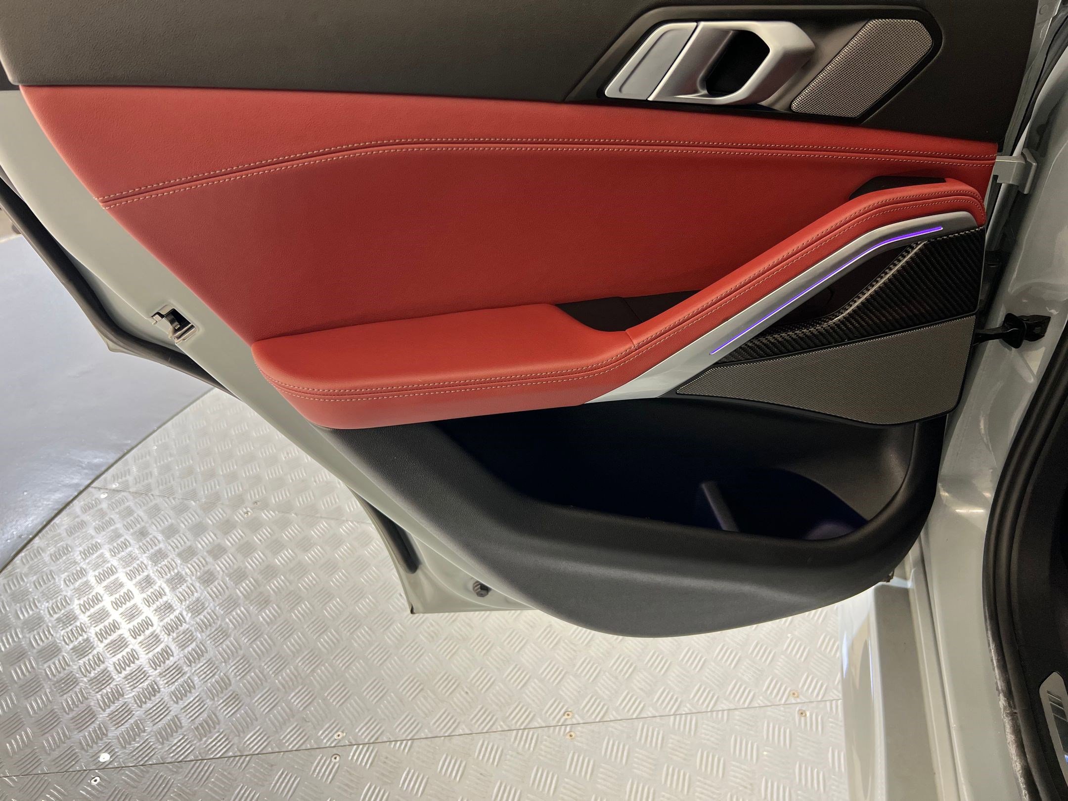 Certified 2024 BMW X6 M60i w/ Executive Package image 32