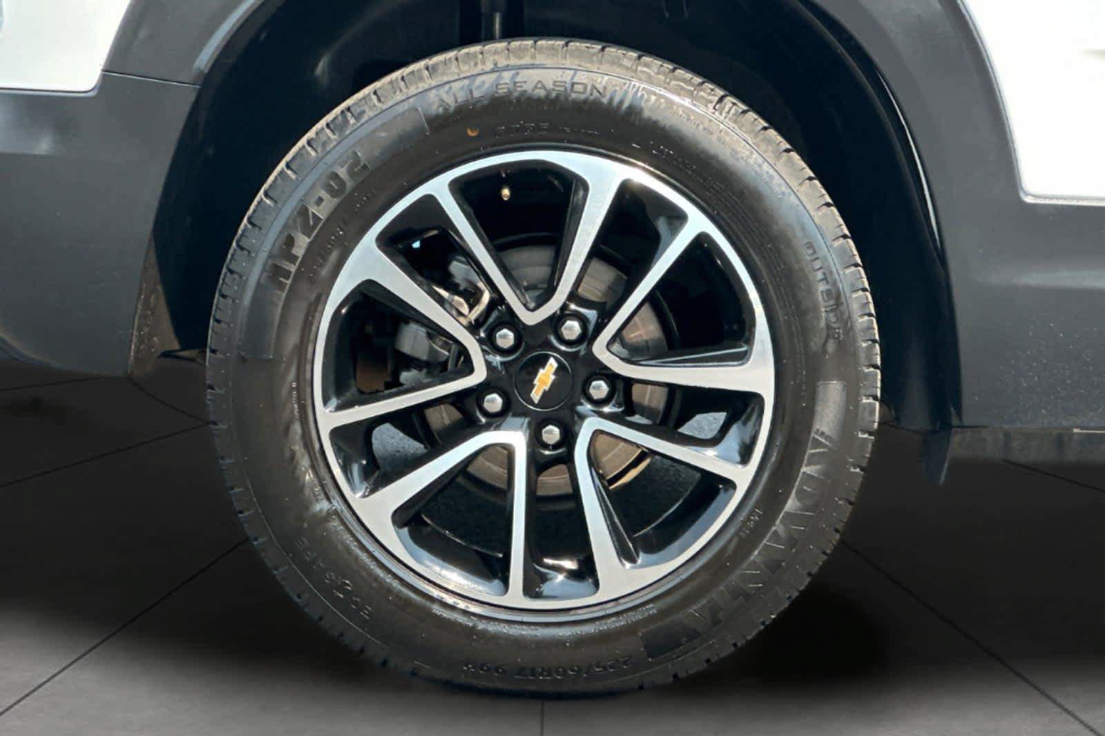 Used 2025 Chevrolet TrailBlazer LT AWD/4WD image 11