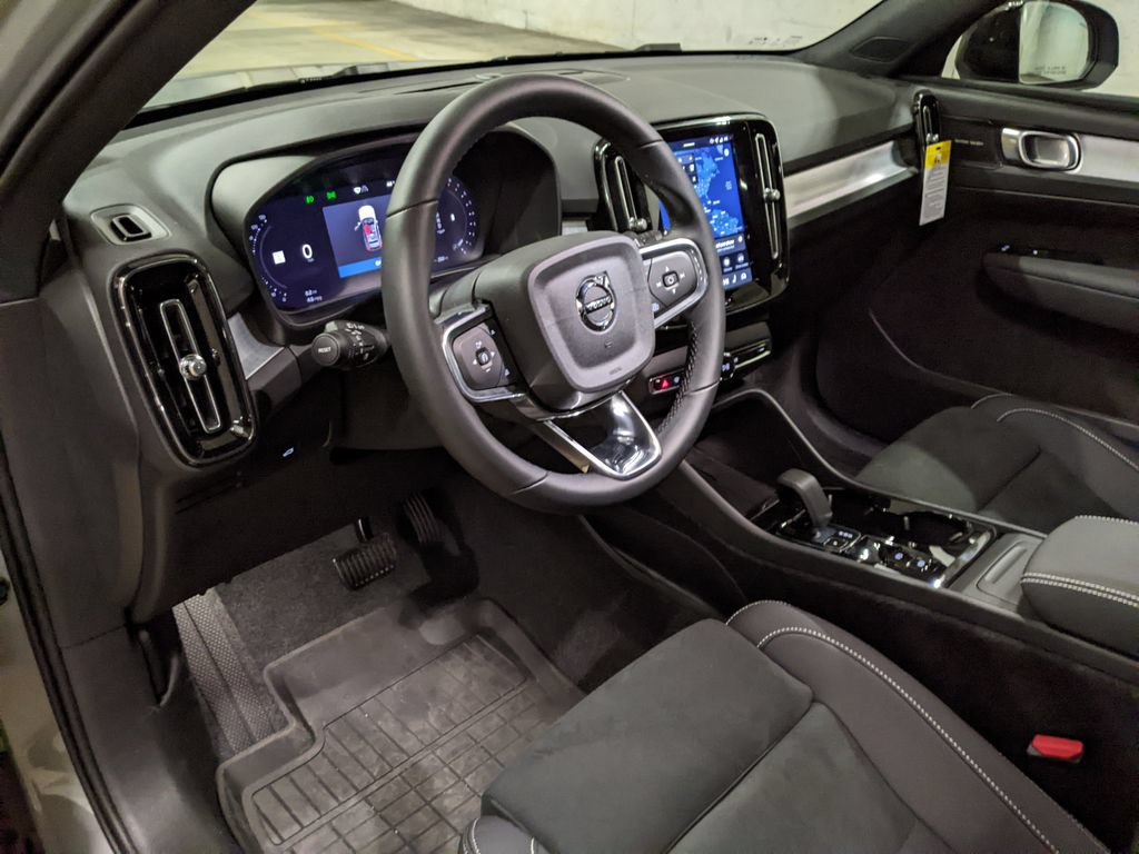 New 2026 Volvo XC40 B5 Ultra w/ Protection Package Premier AWD/4WD image 8