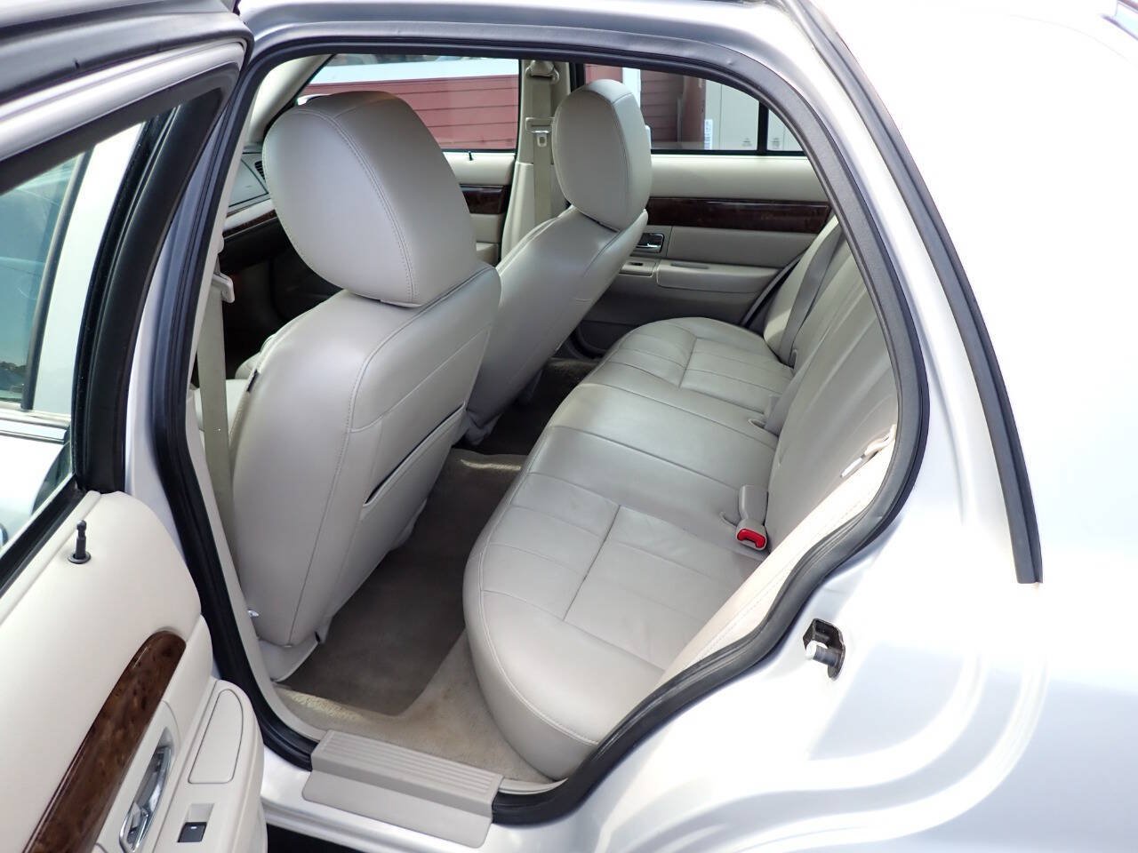 Used 2011 Mercury Grand Marquis LS RWD image 8