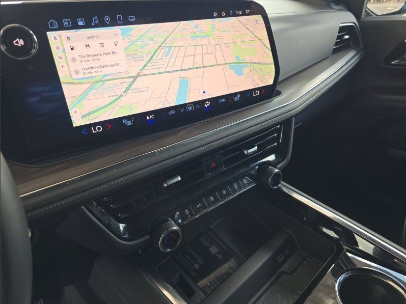 Used 2025 Chevrolet Suburban Z71 image 7