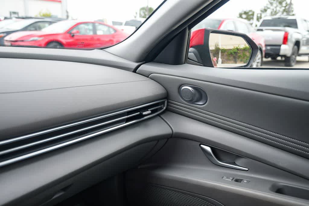 Used 2023 Hyundai Elantra SEL w/ Convenience Package image 21