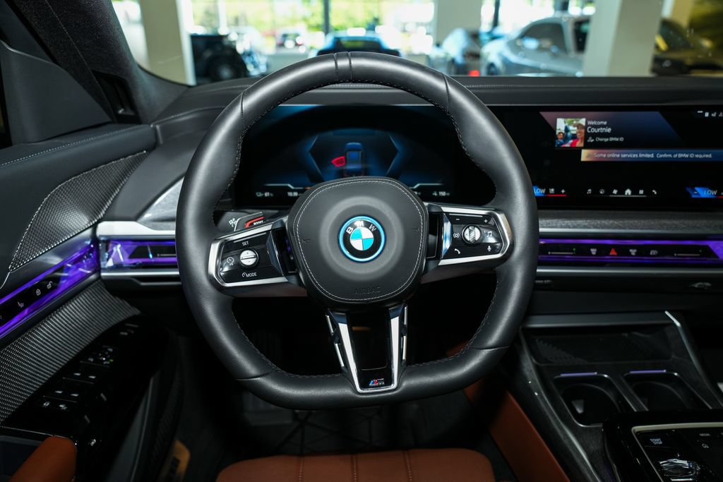 Used 2025 BMW i7 xDrive60 AWD/4WD image 36