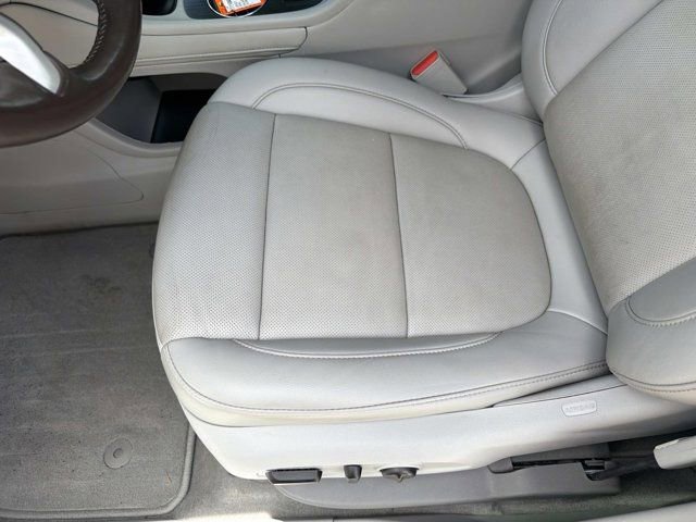 Used 2022 GMC Acadia SLT w/ Technology Package image 9