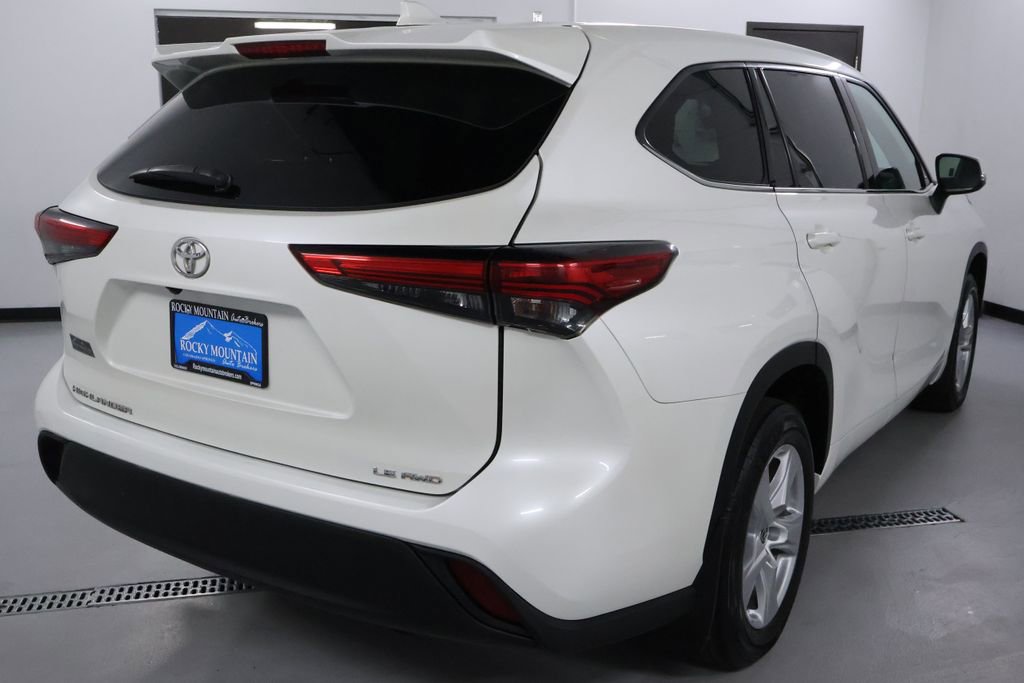 Used 2021 Toyota Highlander LE image 7