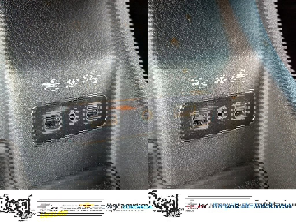 Used 2019 Dodge Durango SXT w/ 3rd Row Seating Group image 22