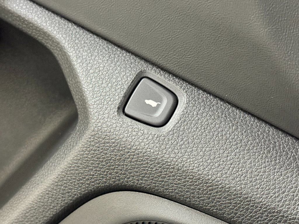 Used 2025 Acura RDX SH-AWD image 13