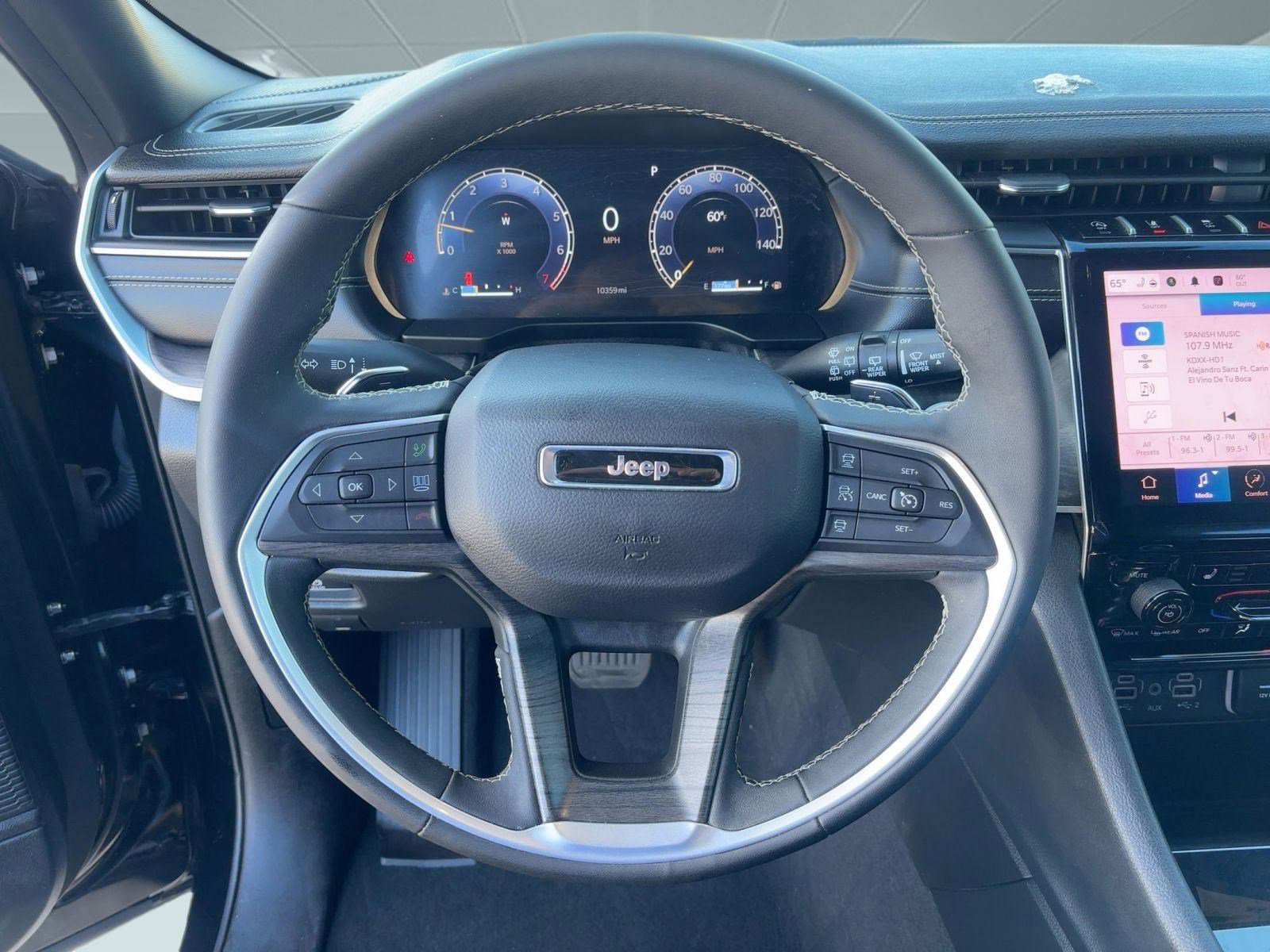 Used 2025 Jeep Grand Cherokee Limited w/ Black Appearance Package image 17