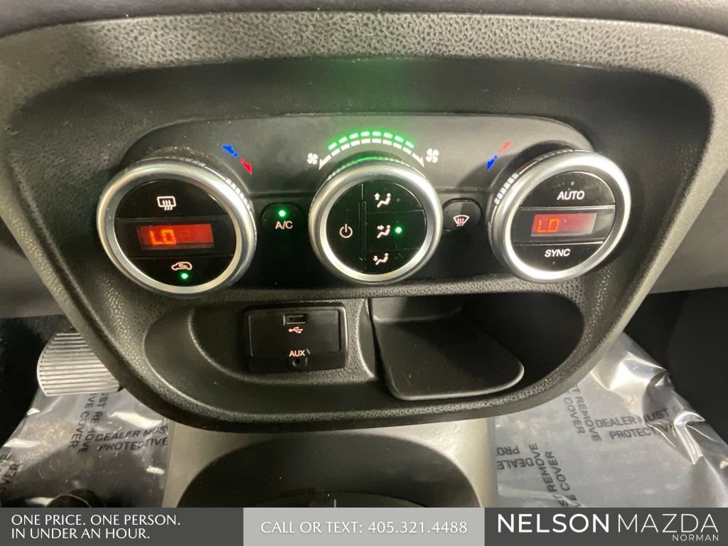 Used 2015 FIAT 500L Lounge FWD image 34
