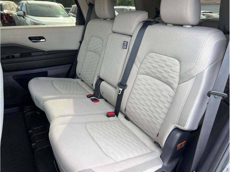 Used 2022 Nissan Pathfinder SV w/ Cargo Package image 9