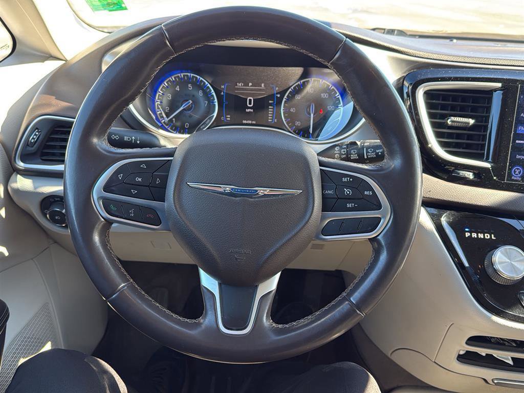 Used 2017 Chrysler Pacifica Touring-L w/ Tire & Wheel Group image 5