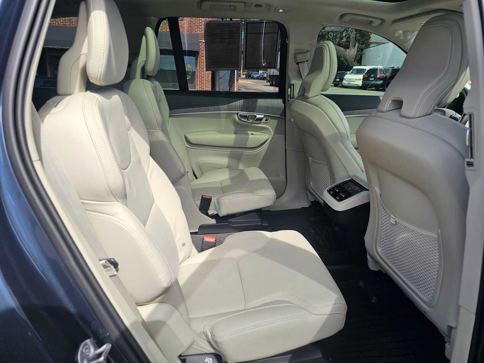 Used 2025 Volvo XC90 B6 Ultra w/ Protection Package Premier AWD/4WD image 14