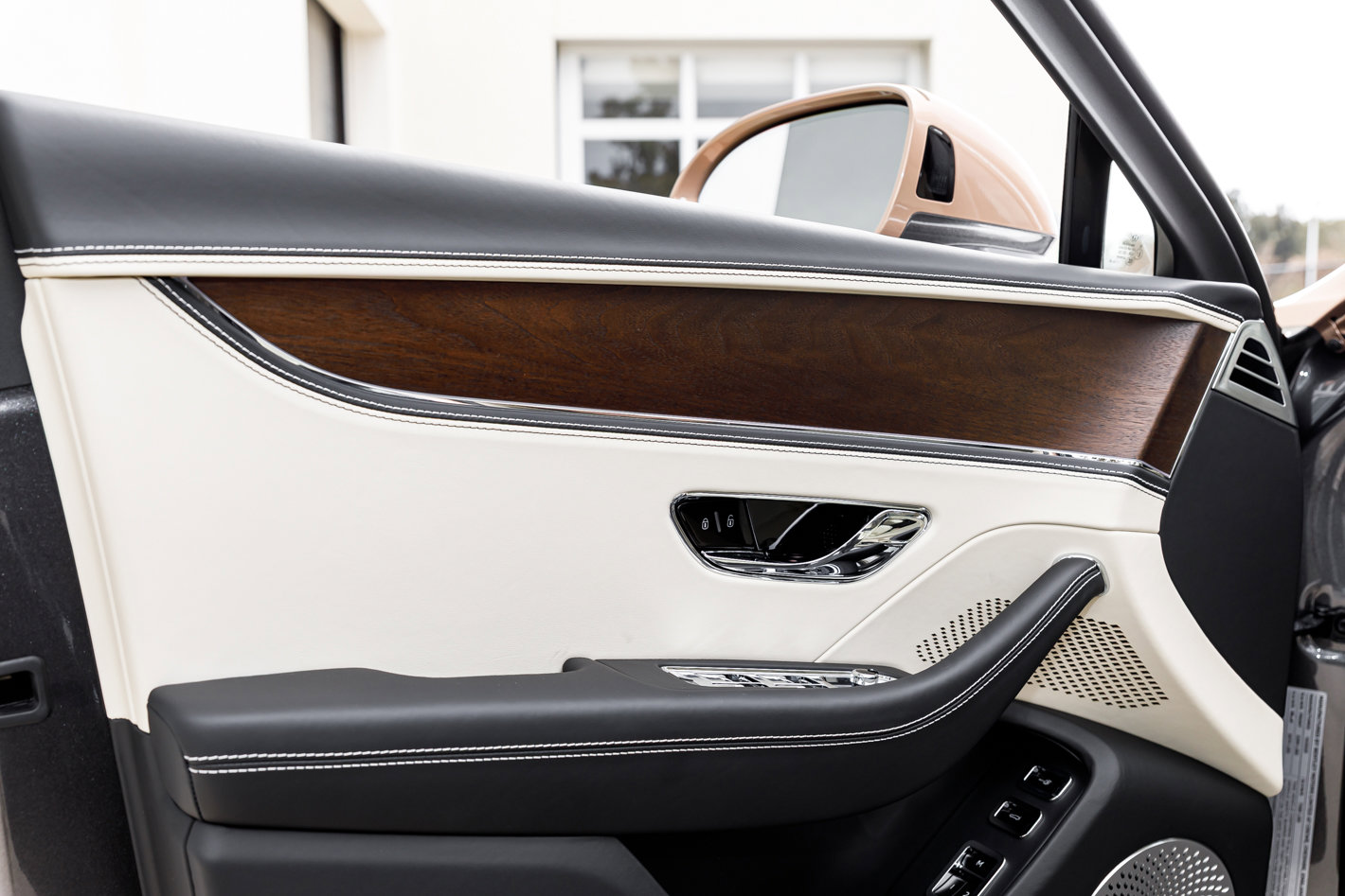 New 2026 Bentley Flying Spur Plug-In Hybrid image 23