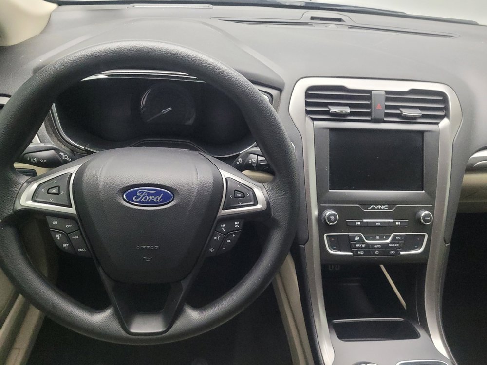 Used 2020 Ford Fusion SE image 22