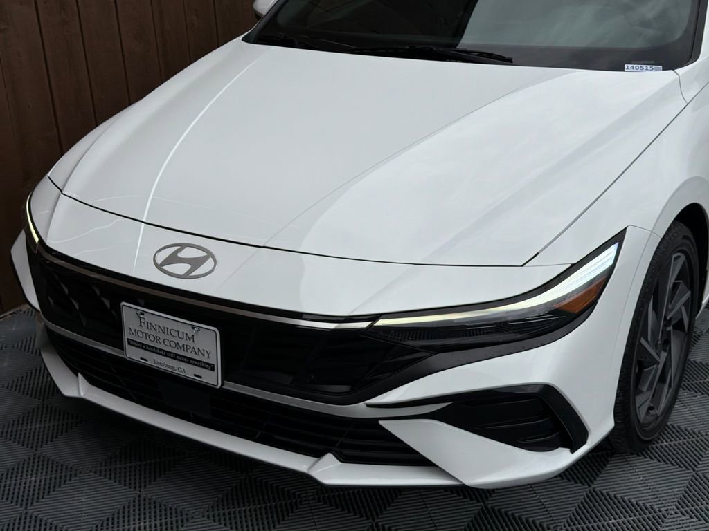 Used 2025 Hyundai Elantra Limited w/ Cargo Package image 19