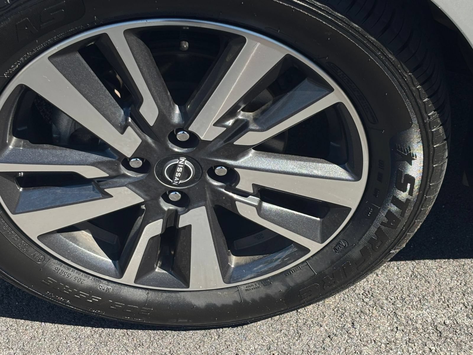 Used 2025 Nissan Versa SV FWD image 25