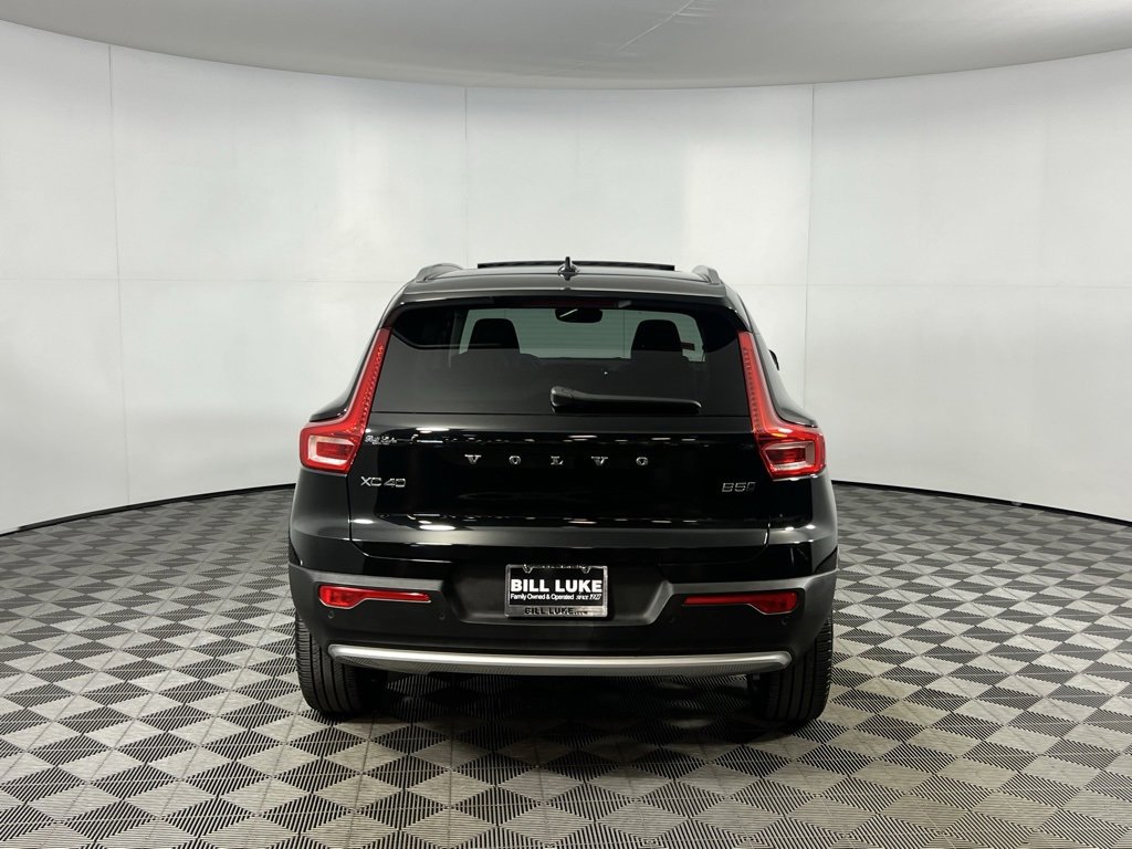 Used 2025 Volvo XC40 B5 Plus image 6