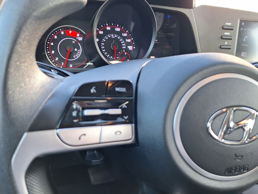 Certified 2021 Hyundai Elantra SE image 15