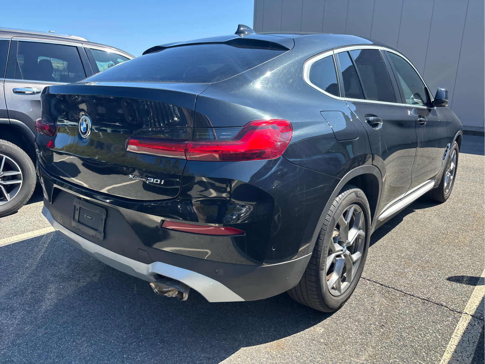 Used 2024 BMW X4 xDrive30i image 3