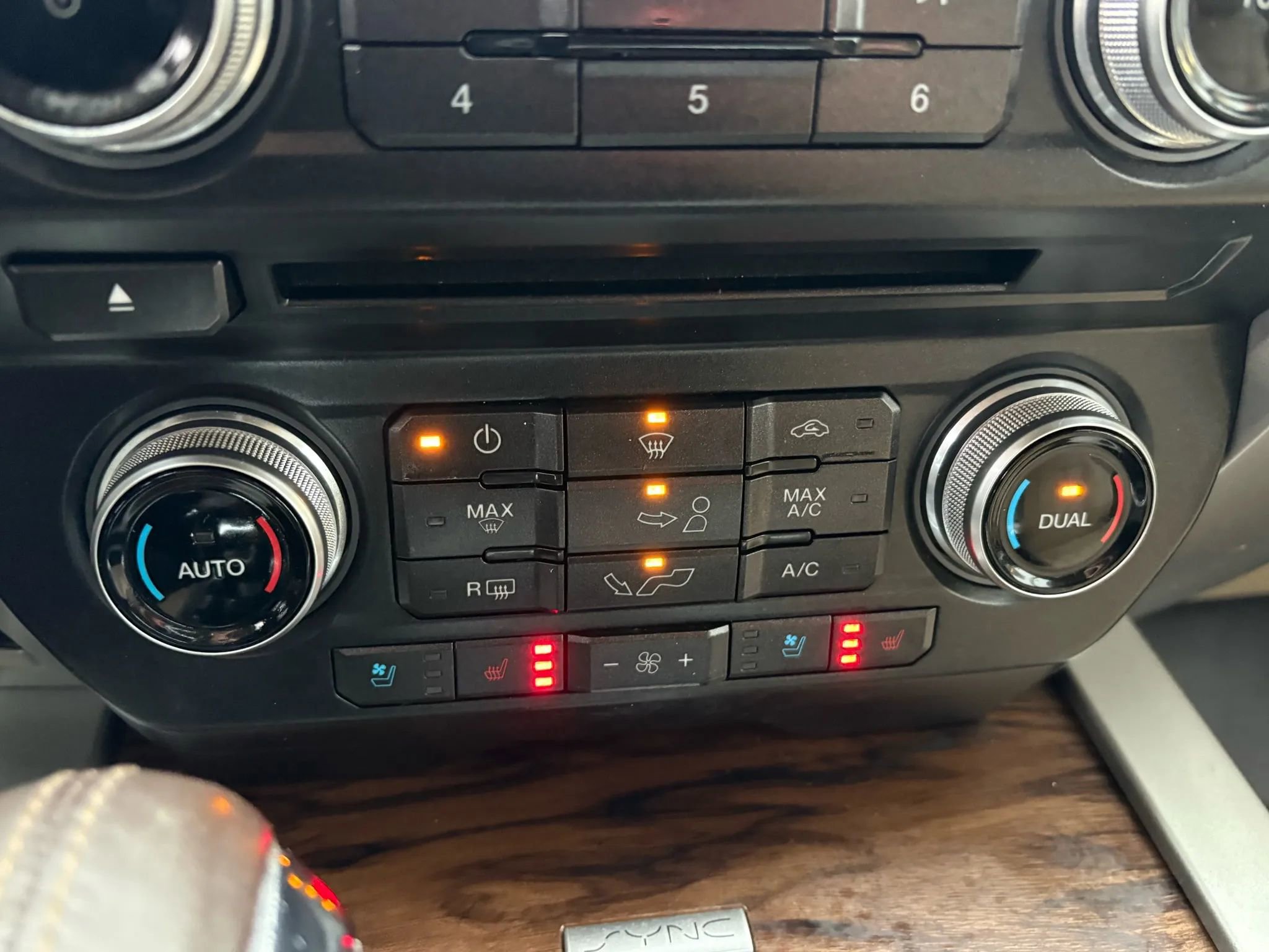 Used 2018 Ford F150 Lariat w/ Equipment Group 502A Luxury image 44