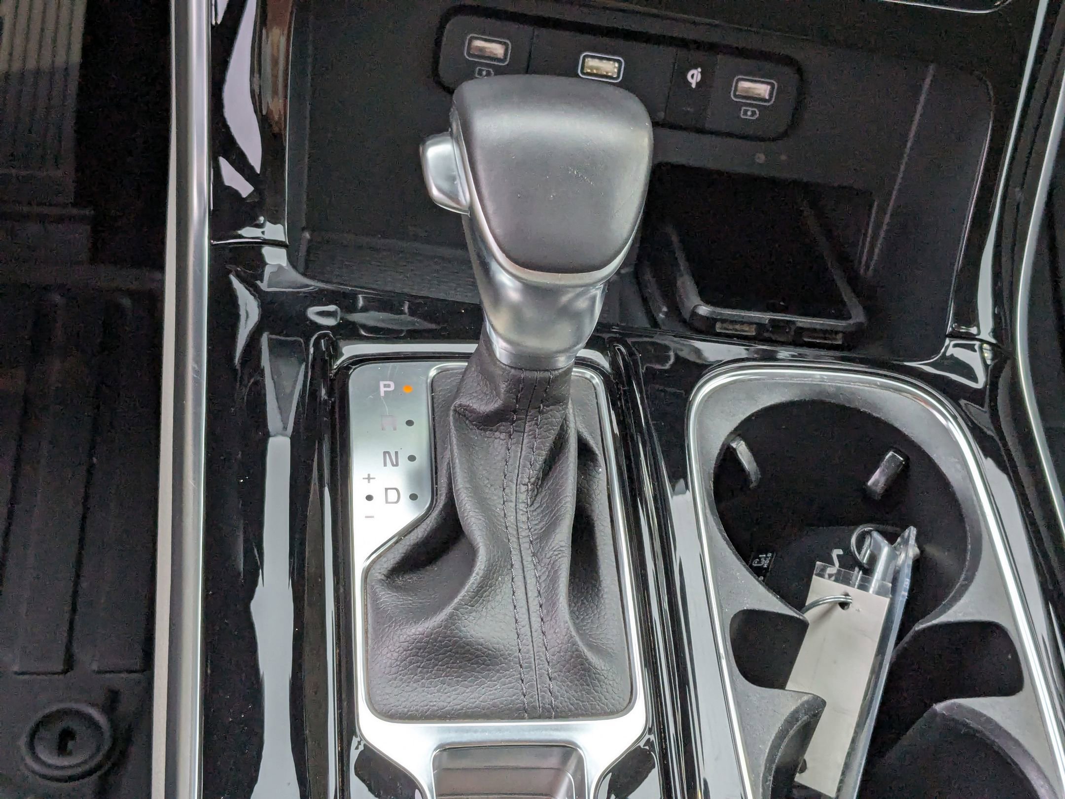 Used 2024 Kia Carnival EX image 27