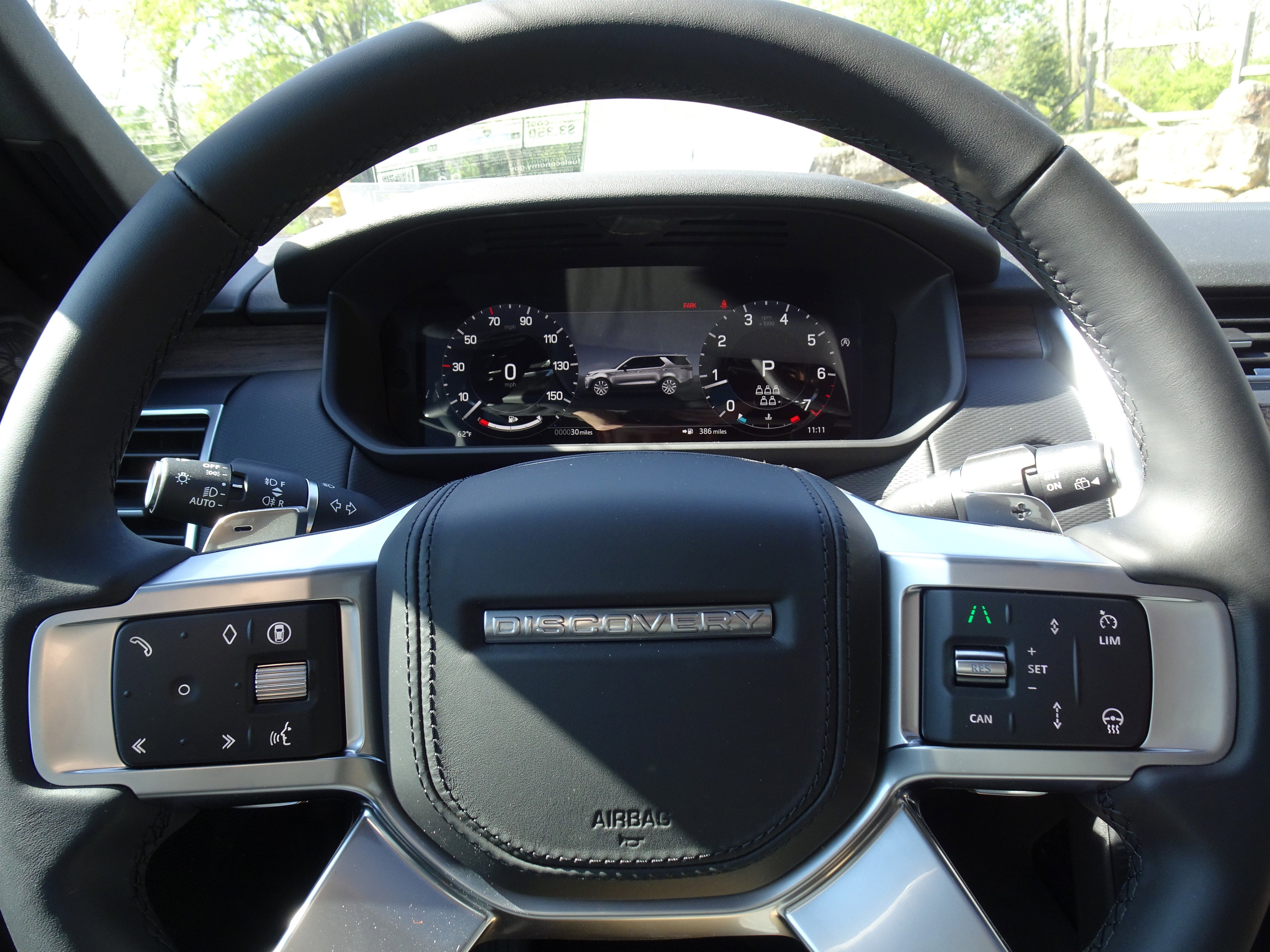 New 2025 Land Rover Discovery Dynamic SE image 28