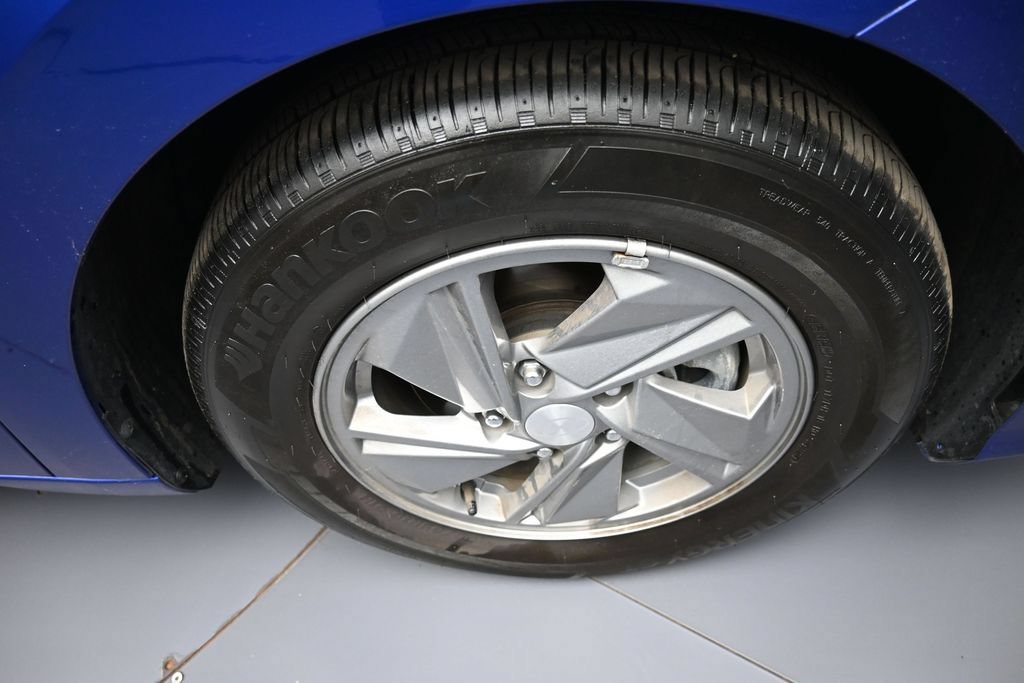 Certified 2025 Hyundai Elantra SE FWD image 13