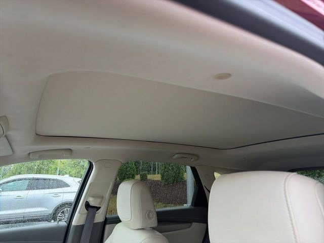 Used 2021 Cadillac XT5 Premium Luxury FWD image 10