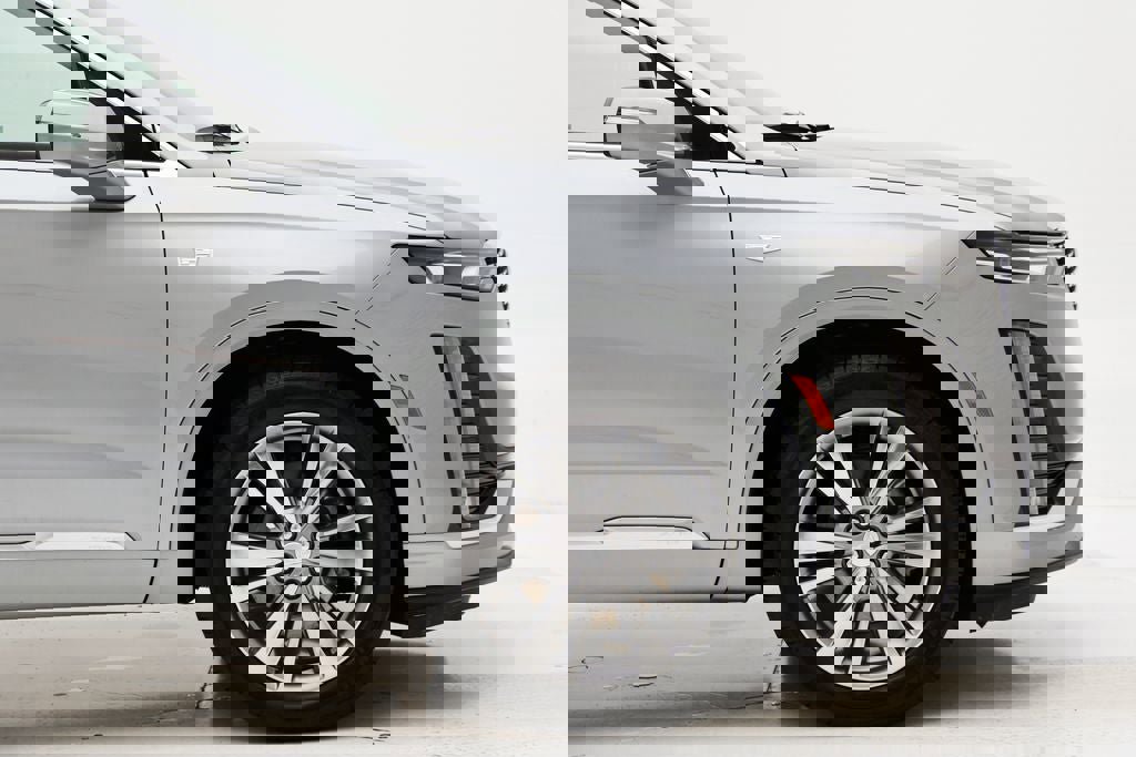 Used 2025 Cadillac XT6 Premium Luxury image 4