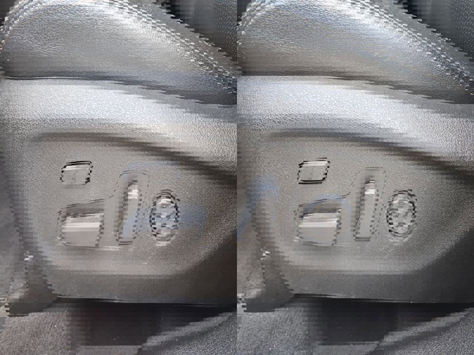 Used 2019 Kia Sorento SX image 17