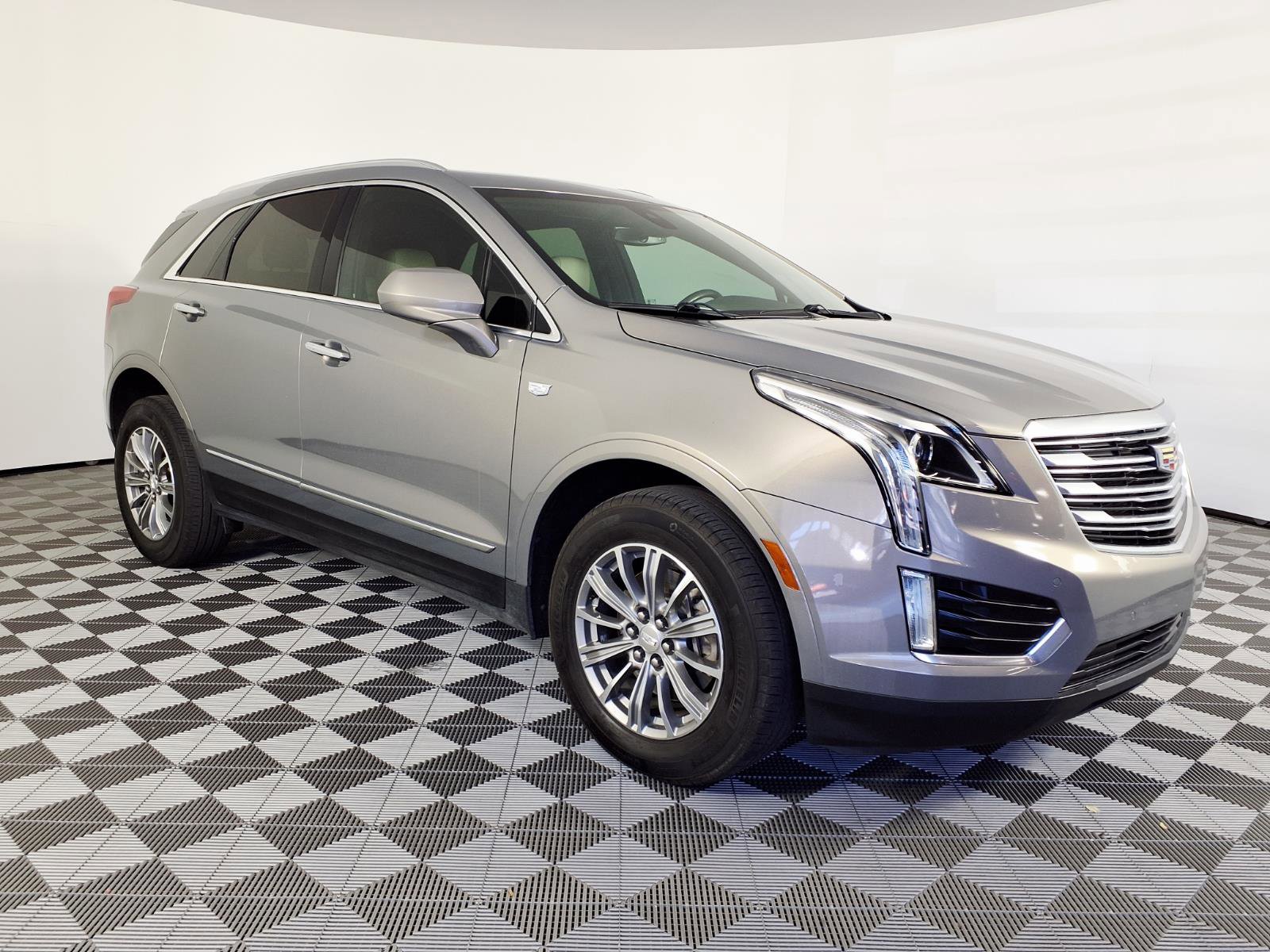 Used 2019 Cadillac XT5 Luxury FWD image 3