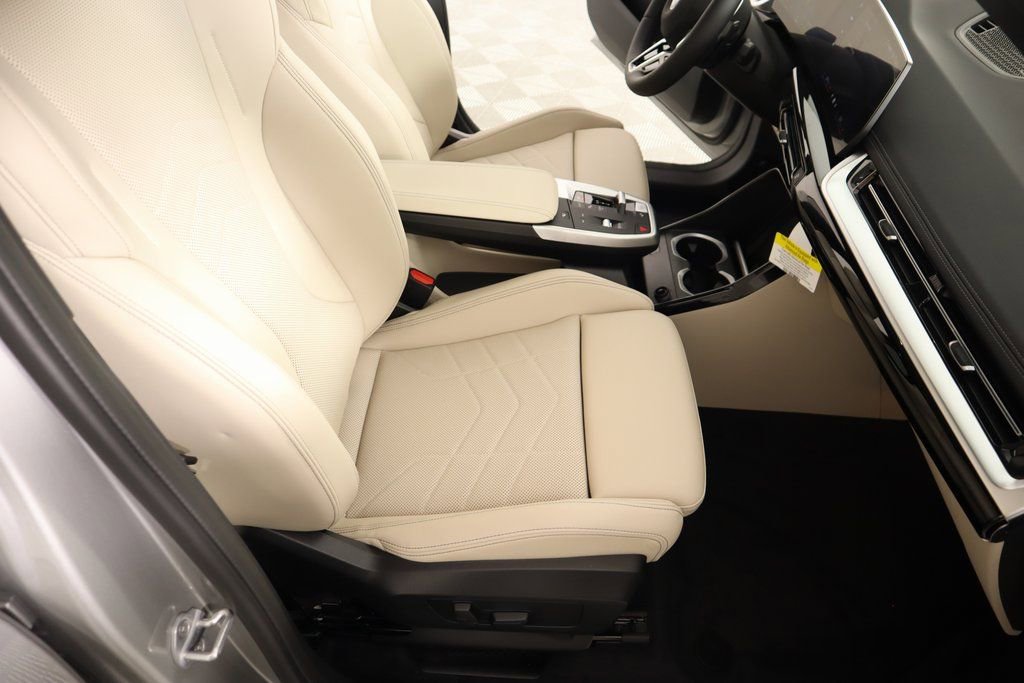 New 2025 BMW X1 xDrive28i w/ Technology Package AWD/4WD image 14