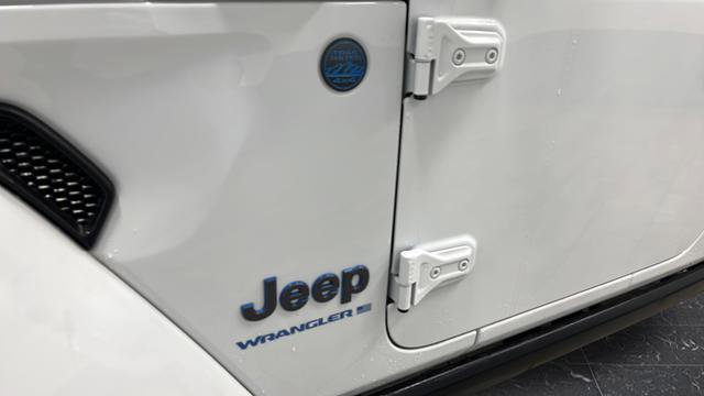 Used 2023 Jeep Wrangler Unlimited Rubicon 4xe w/ Steel Bumper Group image 33