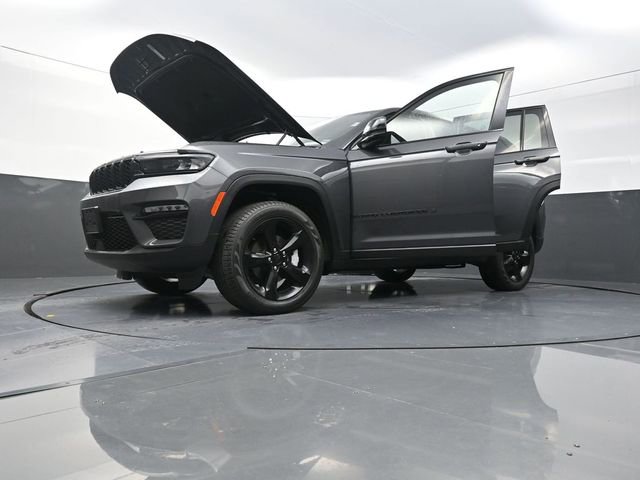 Used 2025 Jeep Grand Cherokee Limited w/ Black Appearance Package AWD/4WD image 42