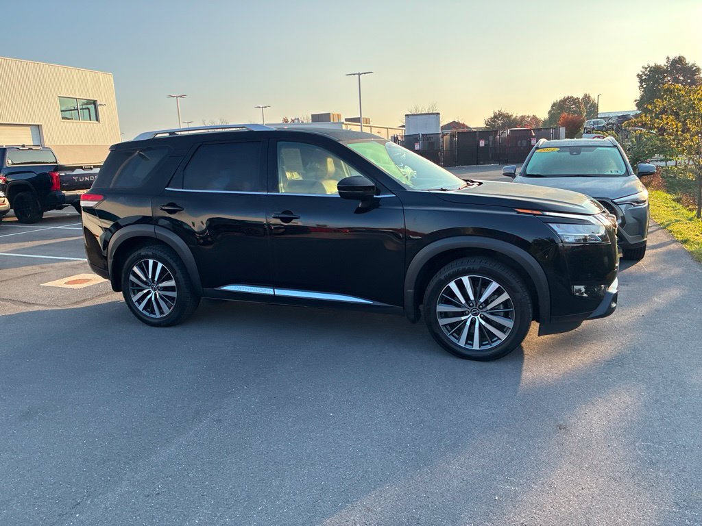 Used 2022 Nissan Pathfinder Platinum AWD/4WD image 4
