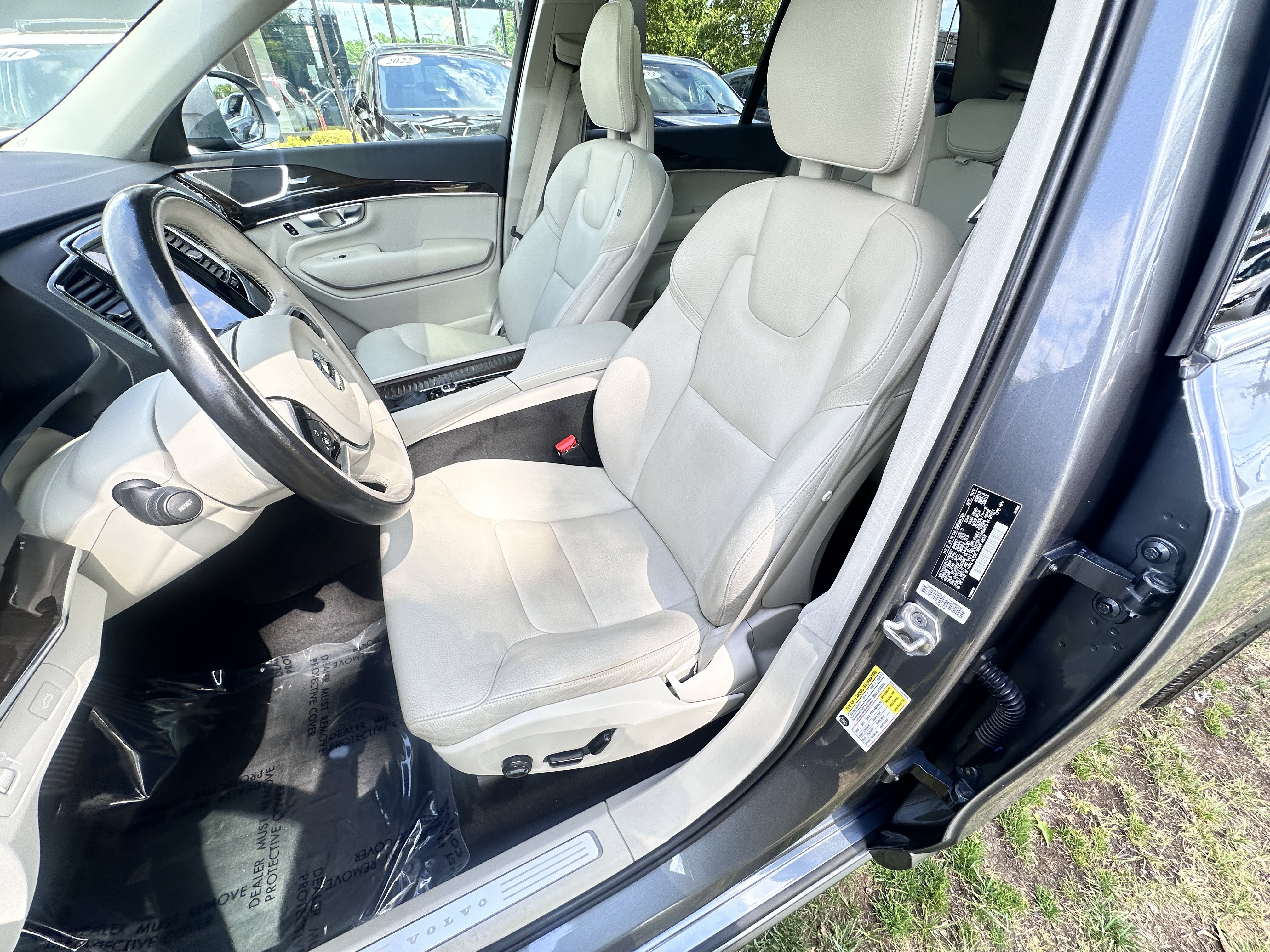 Used 2017 Volvo XC90 T6 Momentum w/ Vision Package AWD/4WD image 23