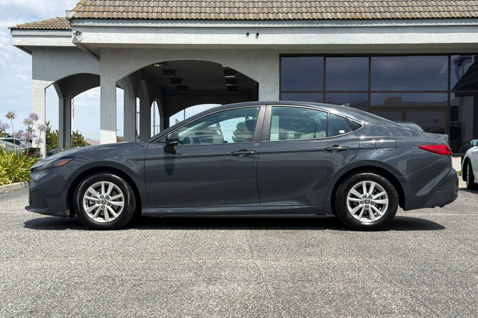 Used 2025 Toyota Camry LE FWD image 7