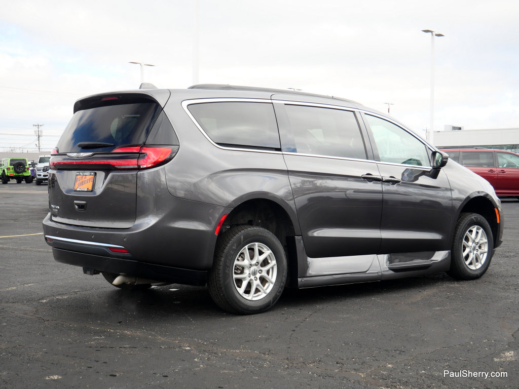 Used 2022 Chrysler Pacifica Touring-L FWD image 24