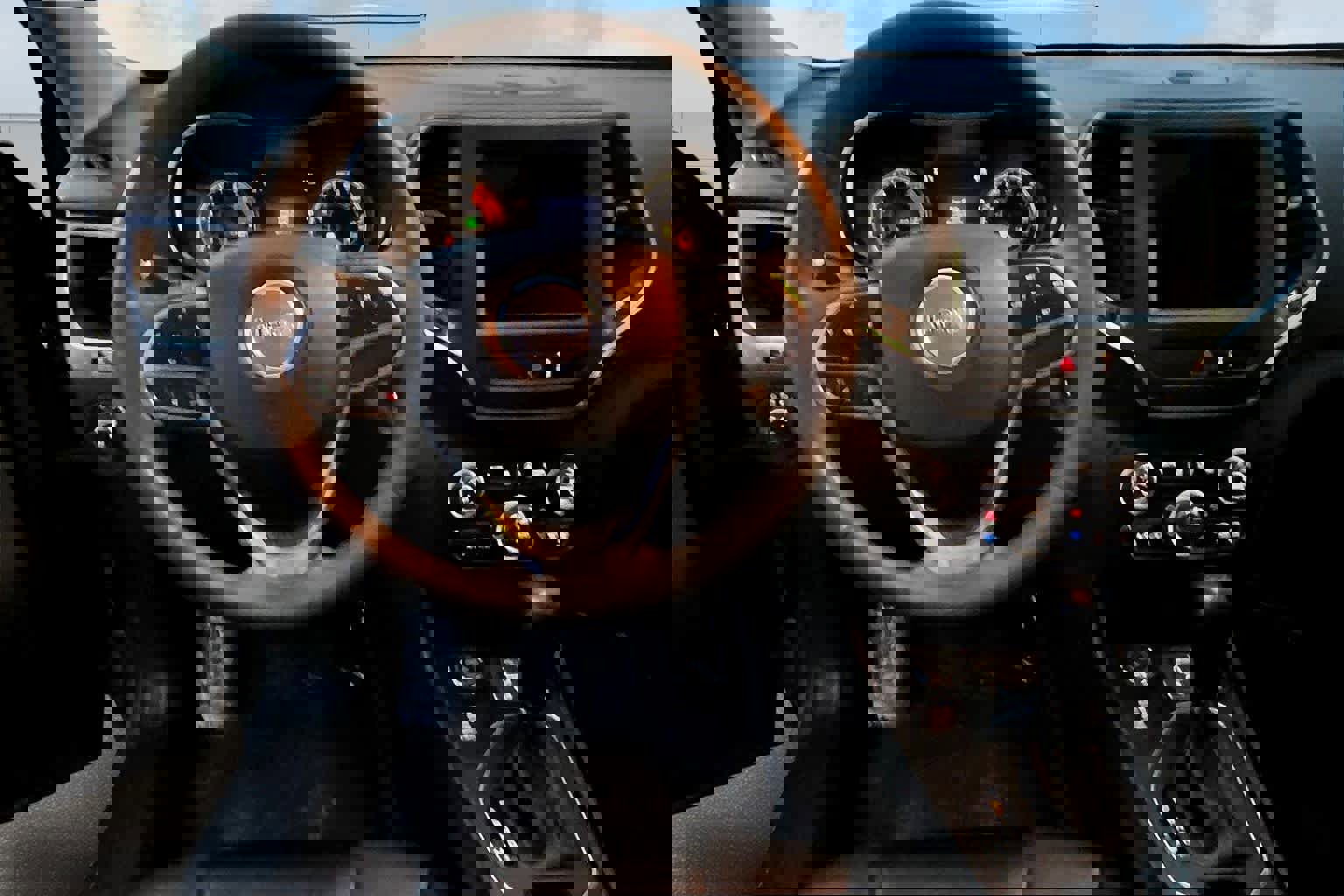 Used 2022 Jeep Cherokee Latitude Lux w/ Sun & Sound Group image 15