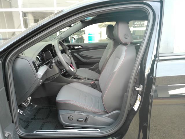 Used 2025 Volkswagen Jetta GLI Autobahn FWD image 16