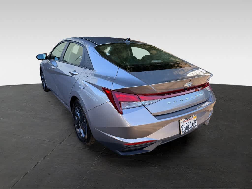 Used 2023 Hyundai Elantra SEL w/ Cargo Package FWD image 4