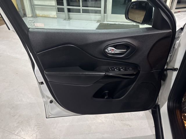 Used 2020 Jeep Cherokee Altitude image 9